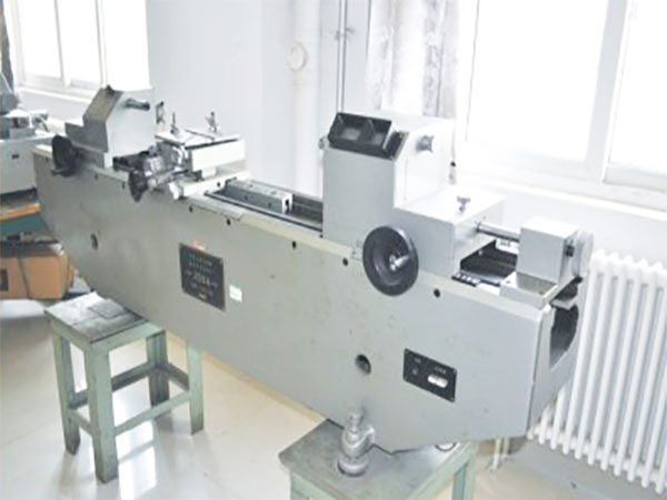 投影一米測長機(jī)