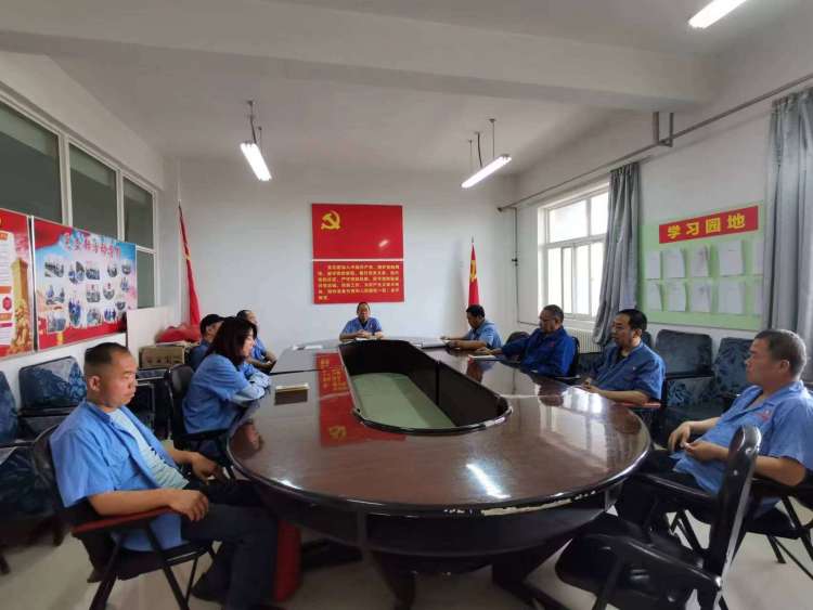 運(yùn)輸采供黨支部召開(kāi)黨員大會(huì)，組織主題教育集中學(xué)習(xí)。